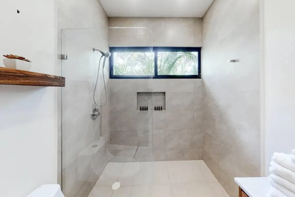 Image 2 of Contemporary poolside Condo, Wi-Fi – Paraiso Kaanal 101