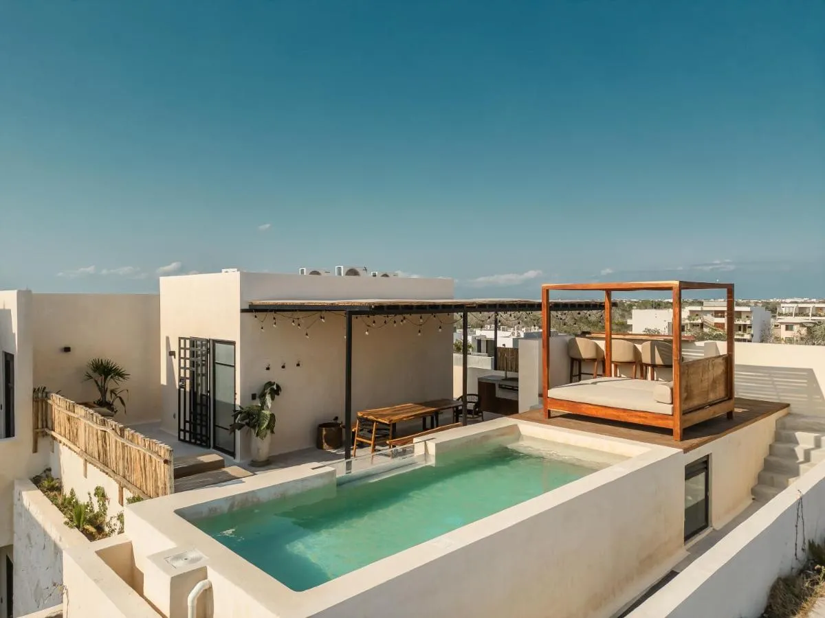 Image 2 of Deluxe 2-Story Penthouse Pool & BBQ Rooftop