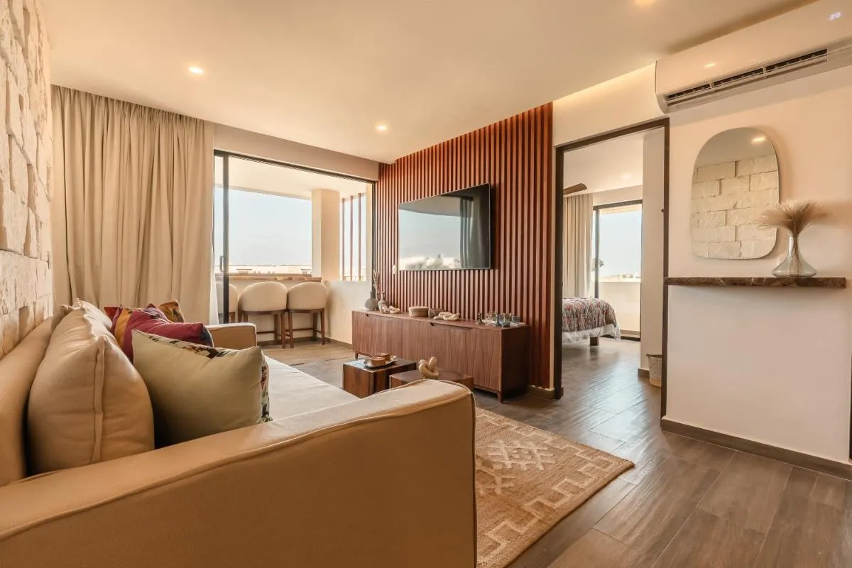 Image 4 of Deluxe 2-Story Penthouse Pool & BBQ Rooftop