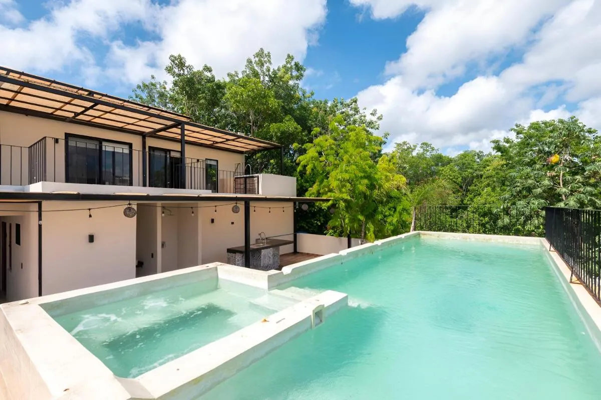 Image 3 of Departamento amplio con balcon y mini alberca privada