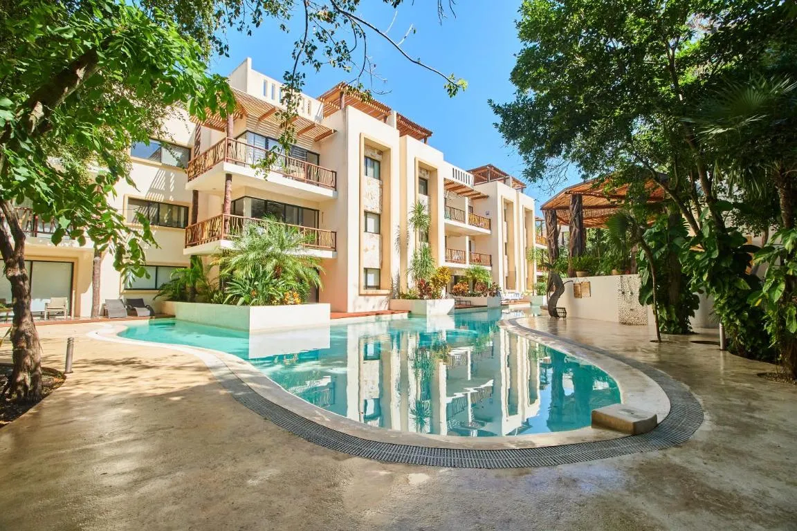 Image of Dorian Gray – Pool & Beach Club Access & 300mbps WIFI