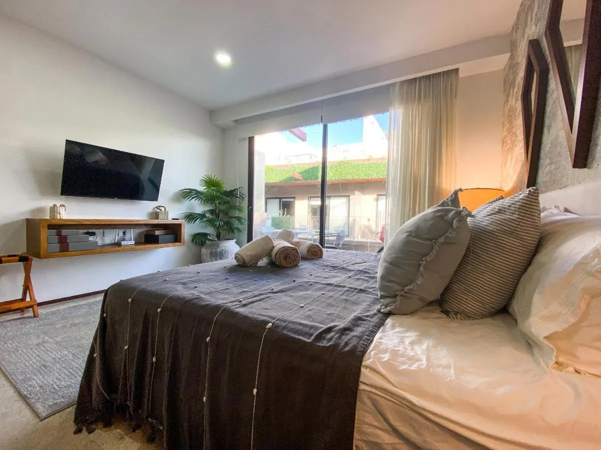 Image 4 of Downtown 2BR with Priv Roof and Pool. Top Amenities