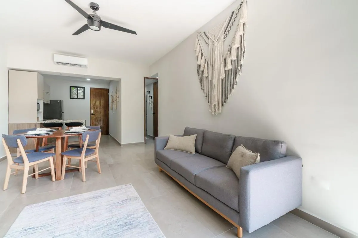 Image 2 of Downtown Penthouse with Private Pool, Rooftop Pool and Gym, short distance from Beaches, Restaurants & Nightlife