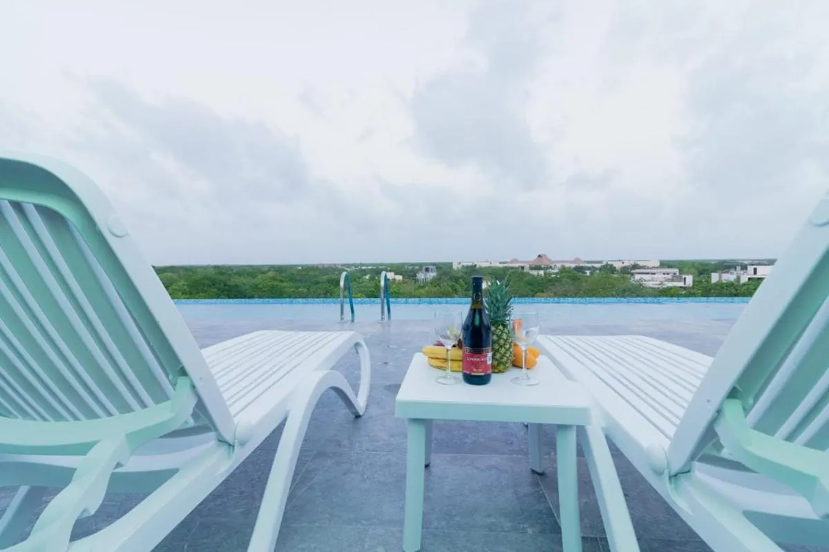 Image 4 of Elle 2111