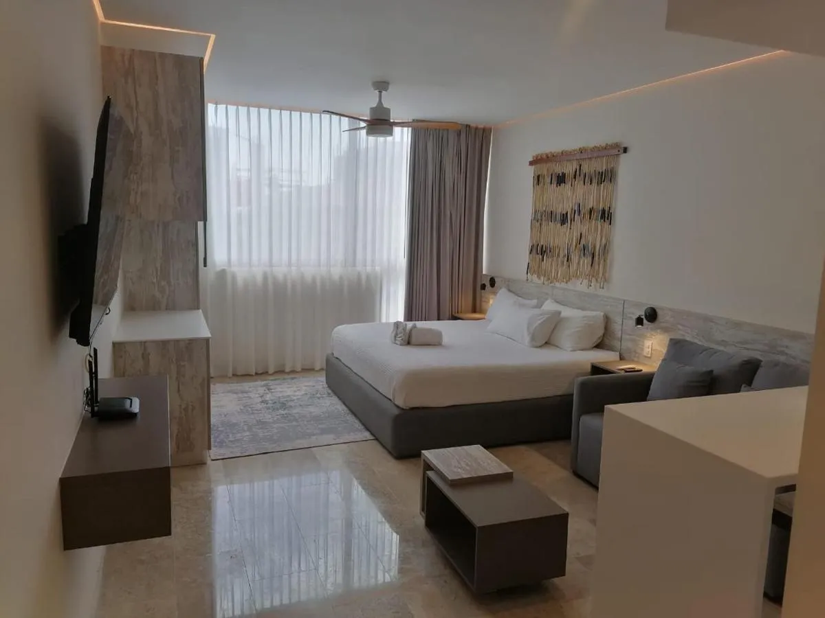 Image 1 of Elle 2111