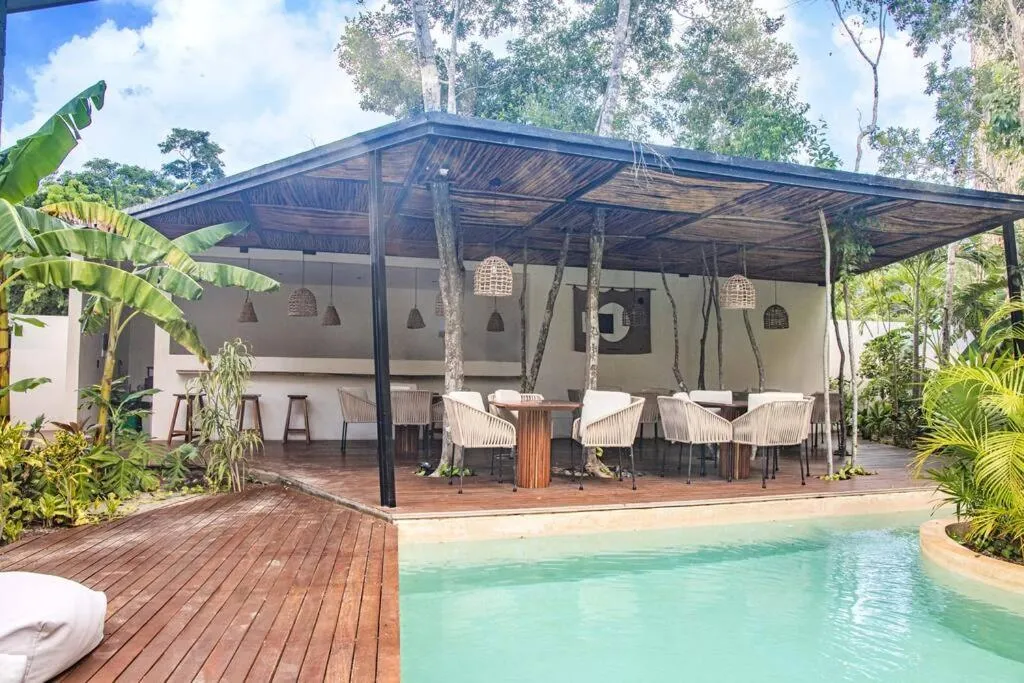 Image 2 of Estilo Boho Chic One bedroom Dk Jade 29 By Sandy Powerful