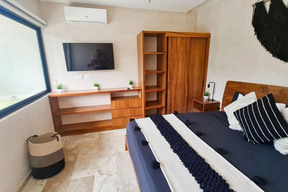 Image 1 of FreeBeachClub- LuxuryCondo200 Mbps jacuzzi balcony