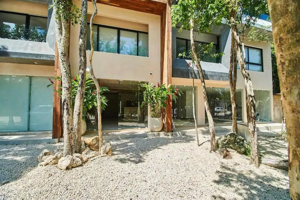 Image 5 of Frida’s Artsy Condo with own mural, outdoor tub & rooftop pool