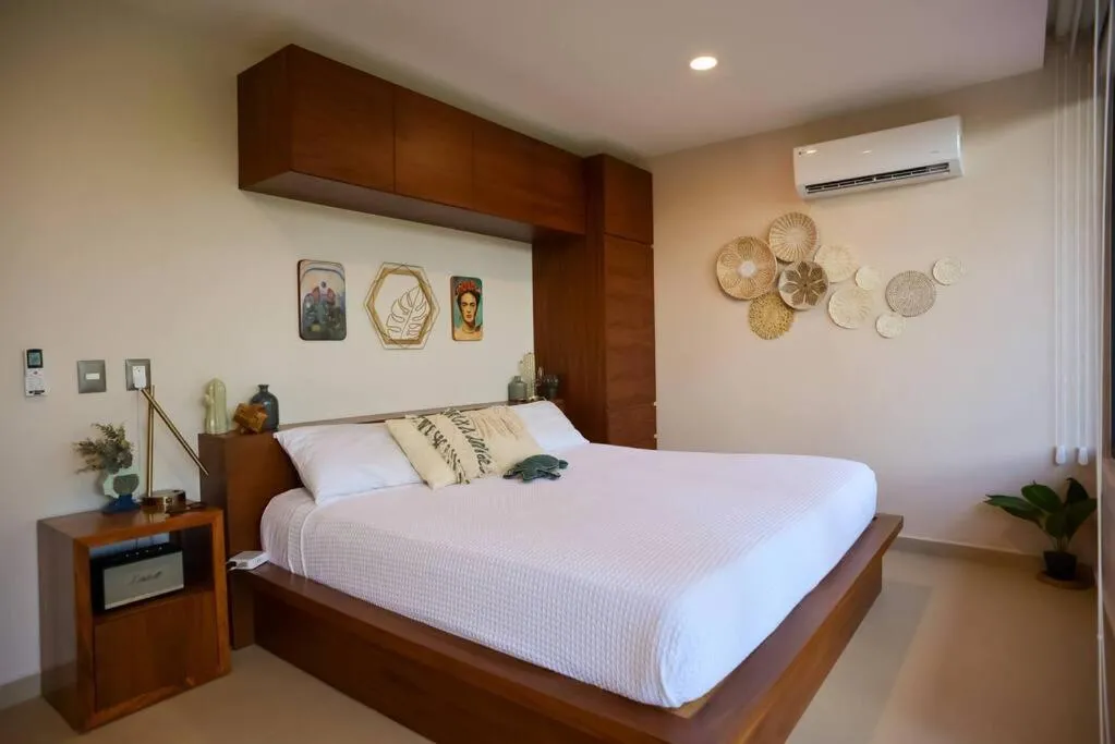 Image 6 of Frida’s Artsy Condo with own mural, outdoor tub & rooftop pool