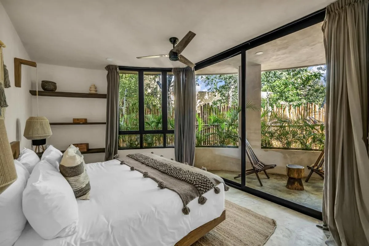 Image 3 of Hidden Gem – Unique Design Pv Pool – Concierge 3A