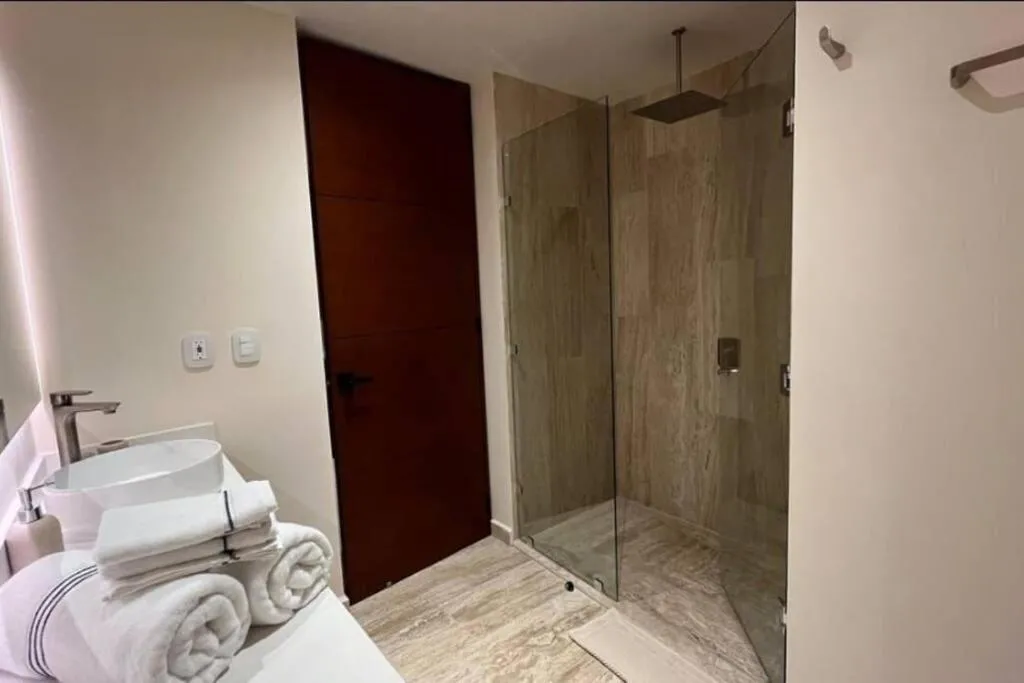 Image 2 of Immers in Nature Jungle Living with Beach Access