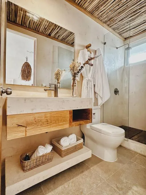 Image 4 of Infinity pool in veleta