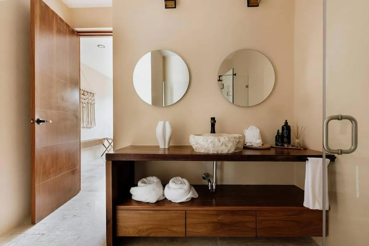 Image 2 of Itza Jungle Queen Swim Up with Beach Club Access