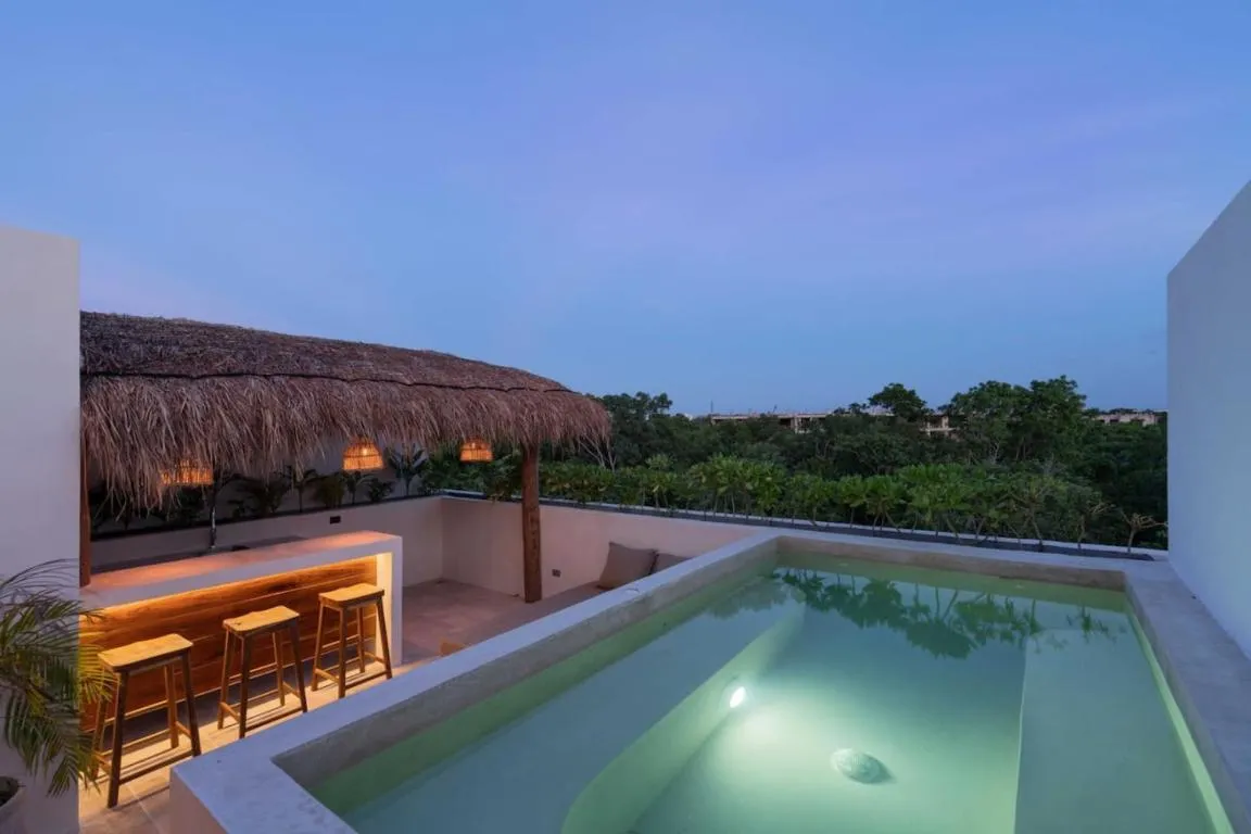 Image of Itza Maya Beach Club Access