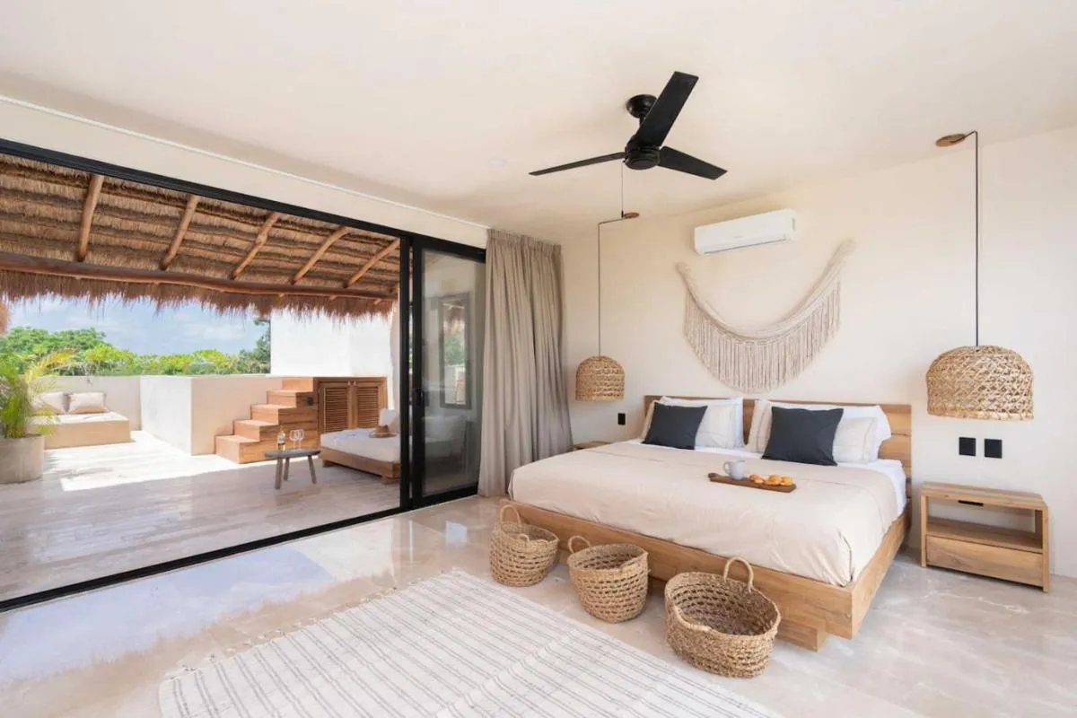 Image 1 of Itza Maya Beach Club Access