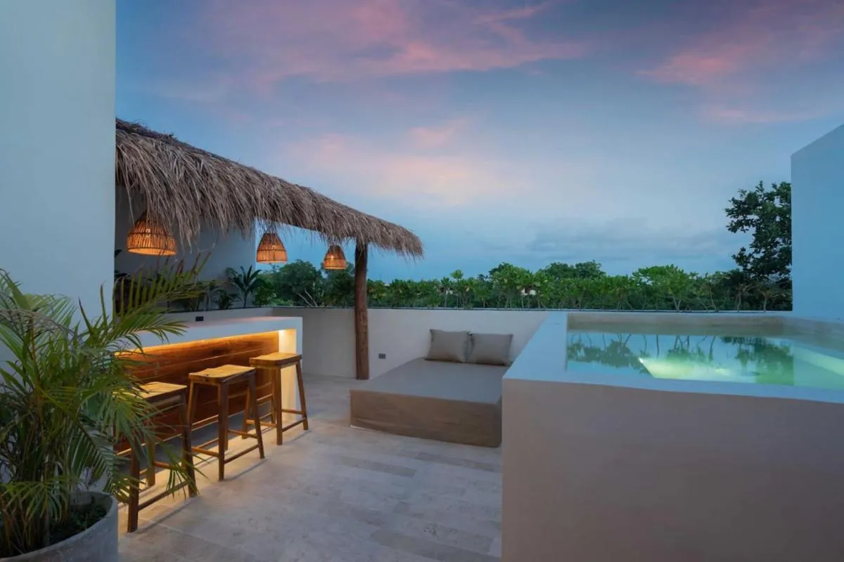 Image 3 of Itza Maya Beach Club Access