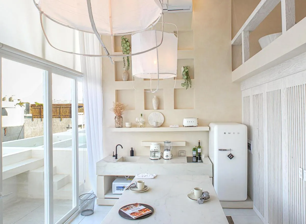 Image 3 of Jungle Luxe