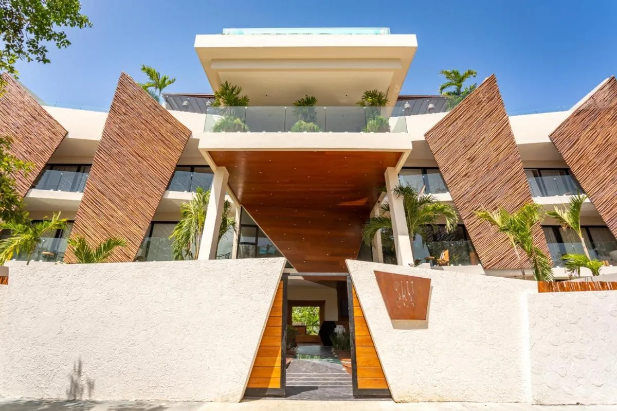 Image 6 of Jungle Sky Jacuzzi Condo Beach Club Access