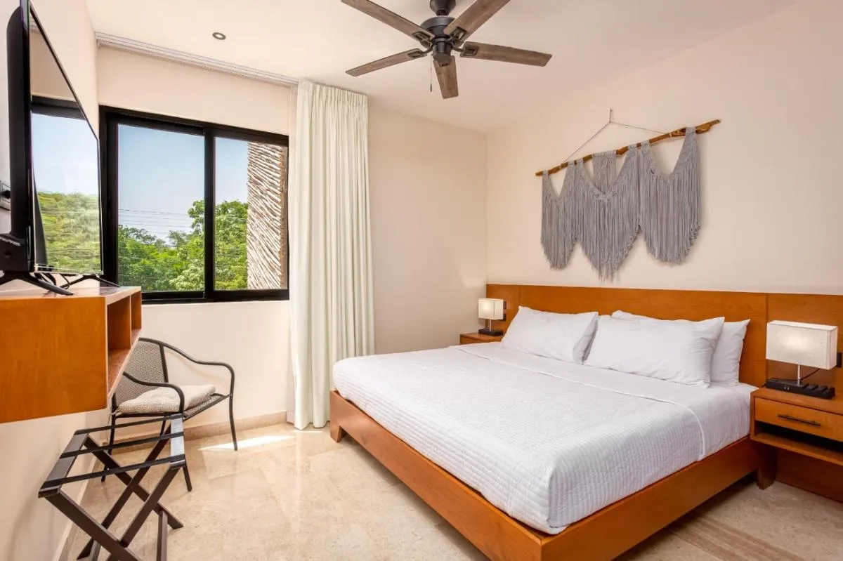 Image 1 of Jungle Sky Jacuzzi Condo Beach Club Access