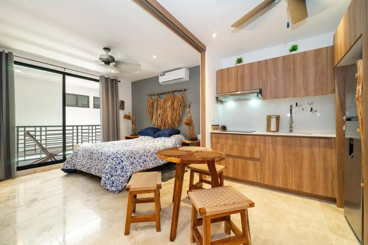 Image 4 of King Suite with Private Balcony, Gym and Rooftop Pool