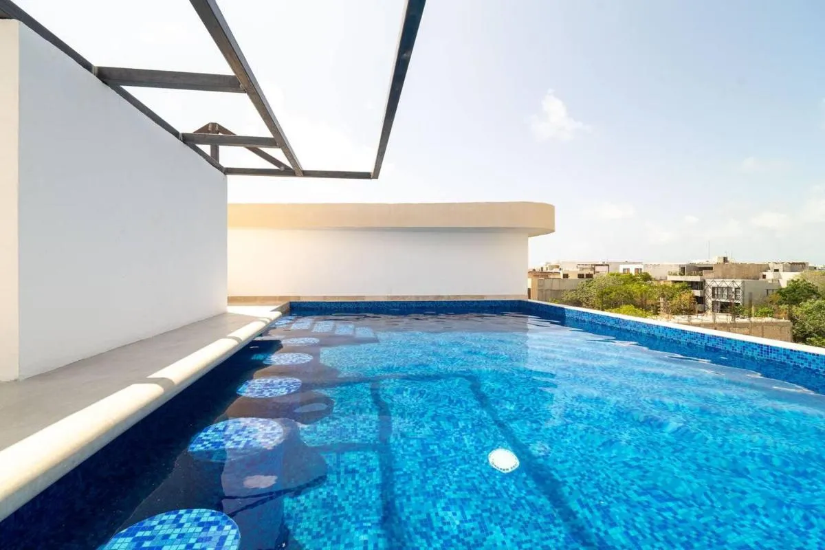 Image 3 of King Suite with Private Balcony, Rooftop Pool, Gym