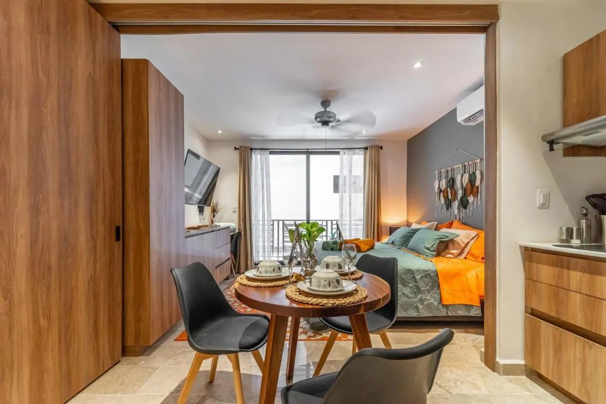 Image 4 of King Suite with Private Balcony, Rooftop Pool, Gym