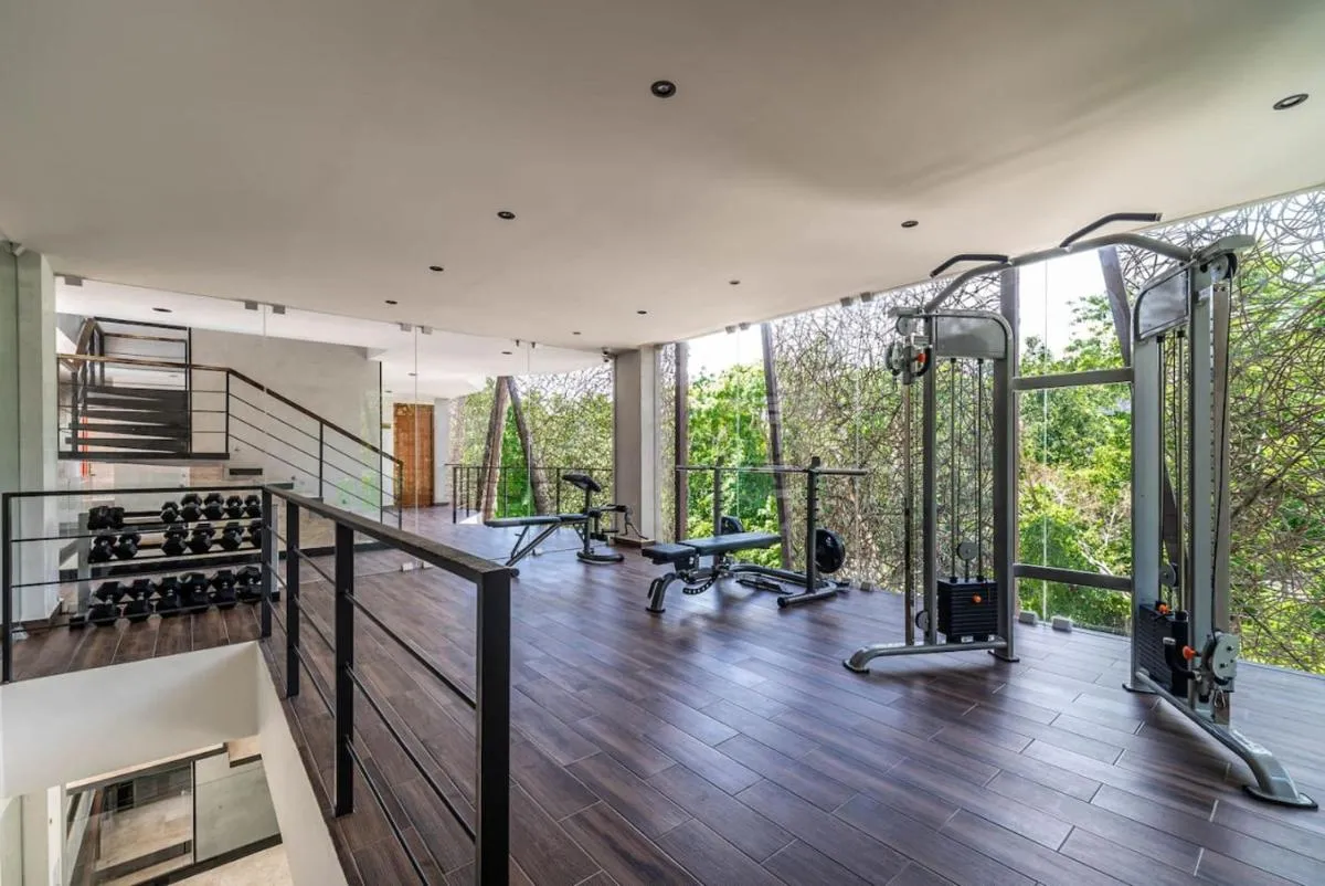 Image 5 of King Suite with Rooftop Pool, Sauna, Gym, Parking