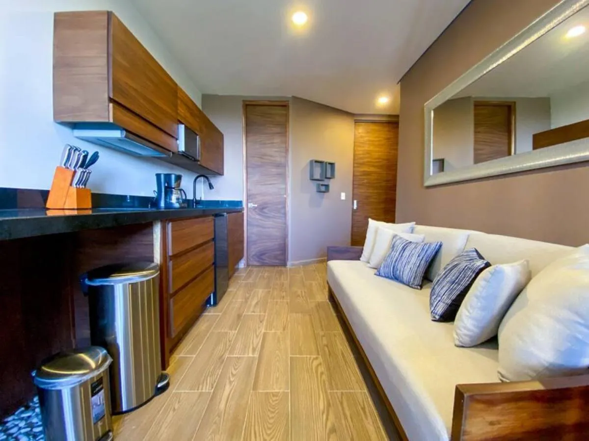 Image 4 of Large Studio Downtown with Pool. Enjoy the Local Vibe