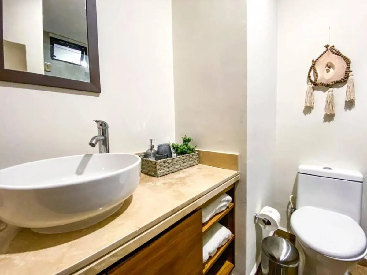 Image 2 of Large Studio Downtown with Pool. Enjoy the Local Vibe