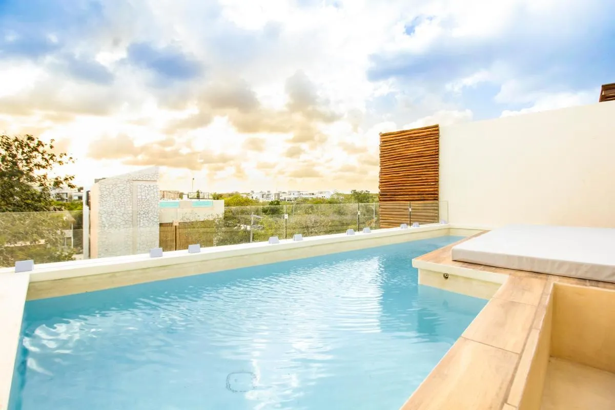 Image 3 of Living in Sky