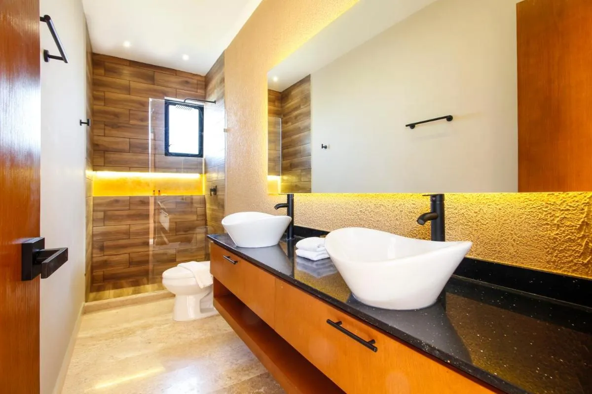 Image 2 of Living in Sky