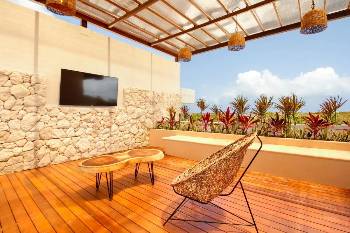 Image 5 of Living in Sky