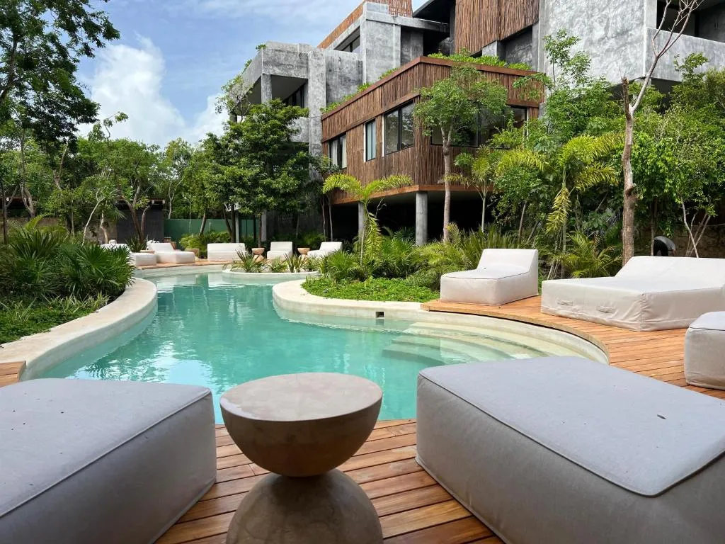 Image of Lovely 2Bedroom apartment serviced + pool & garden