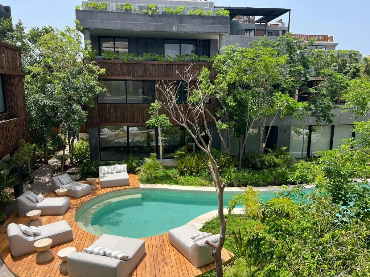 Image 3 of Lovely 2Bedroom apartment serviced + pool & garden