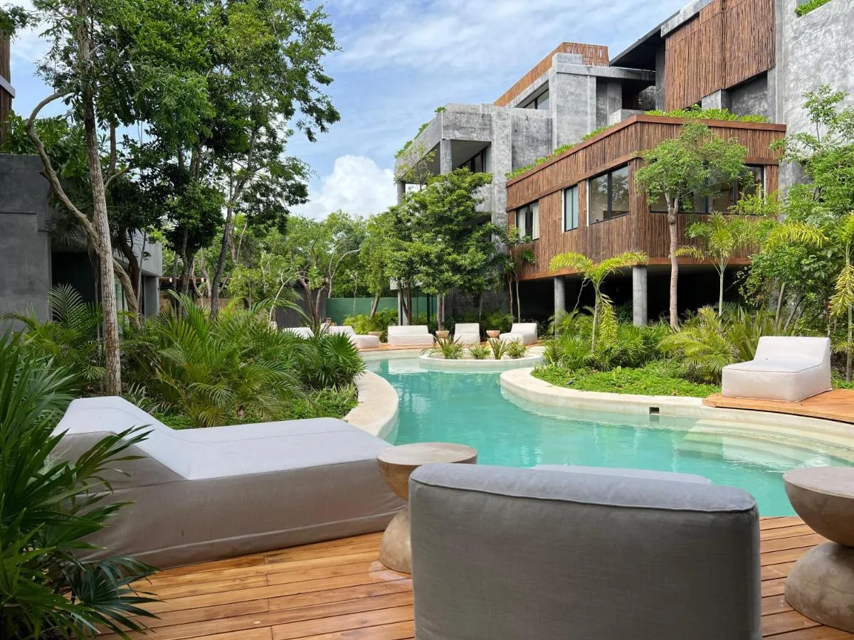 Image 6 of Lovely 2Bedroom apartment serviced + pool & garden