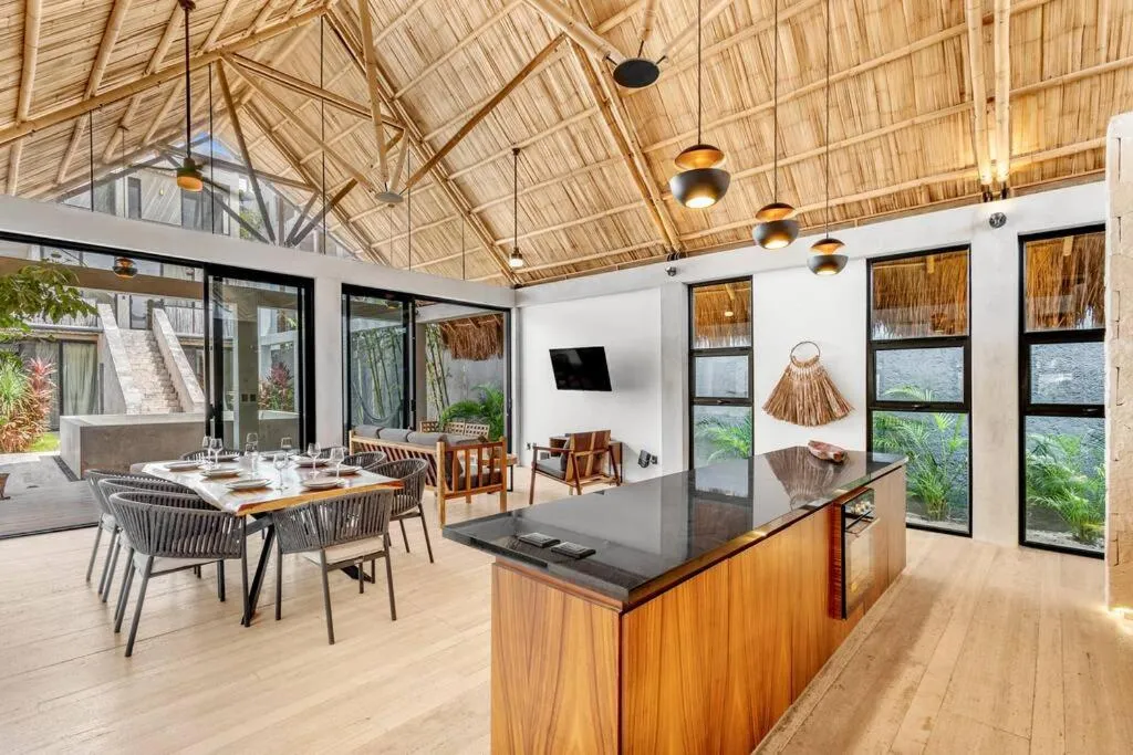 Image 3 of Lux Villa Only 5 Min to Beach!