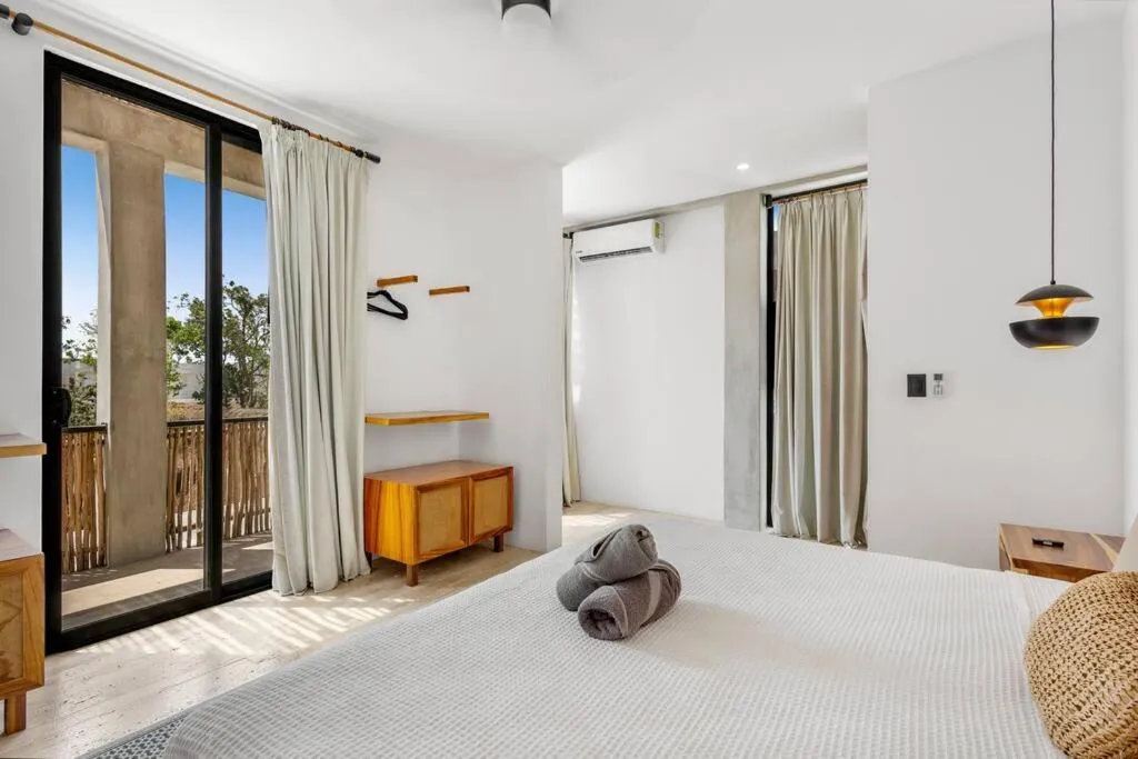 Image 5 of Lux Villa Only 5 Min to Beach!