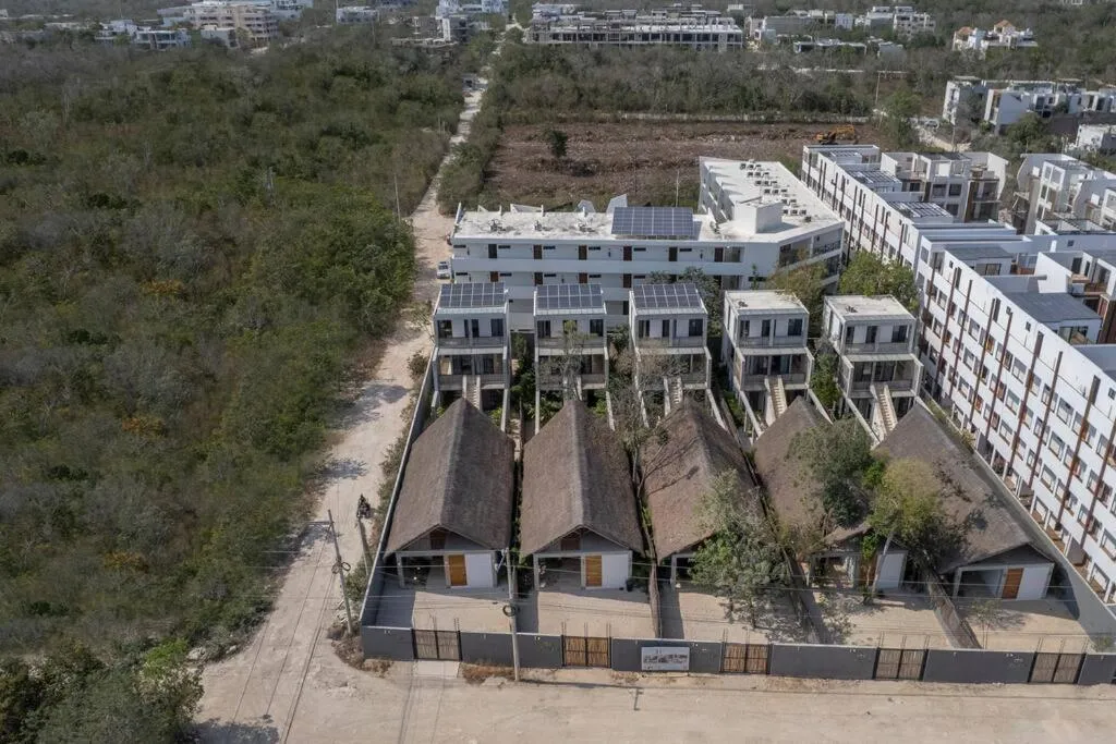 Image 4 of Lux Villa Only 5 Min to Beach!