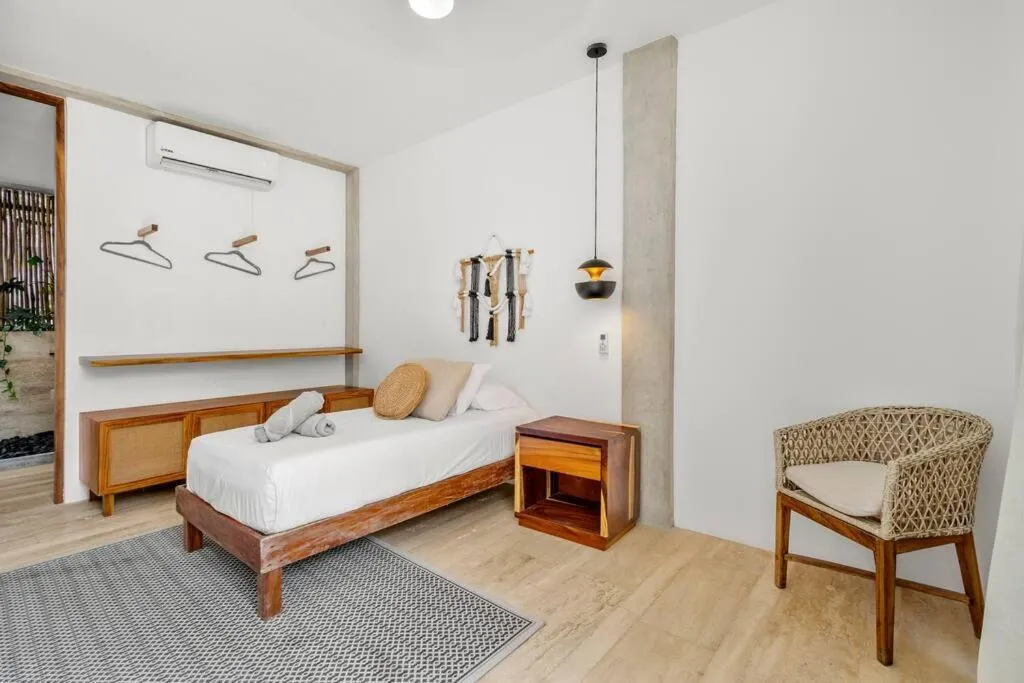 Image 6 of Lux Villa Only 5 Min to Beach!