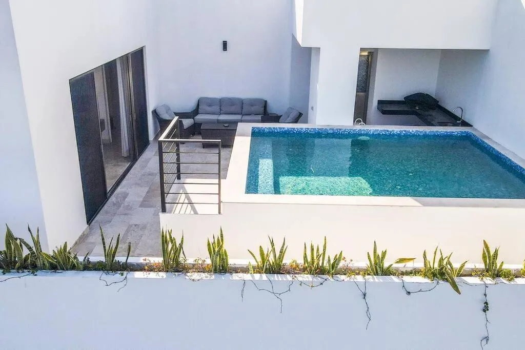 Image 6 of Luxe Penthouse with Rooftop Pool and Grill