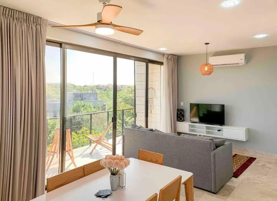 Image 4 of Luxe Penthouse with Rooftop Pool and Grill