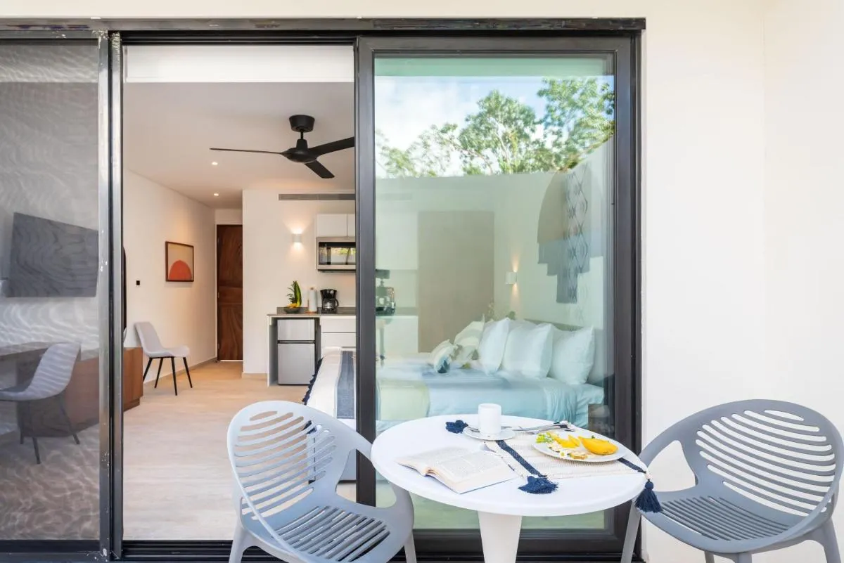 Image 4 of Luxe Studio with Pool, Coworking, Gym & Fast Wifi