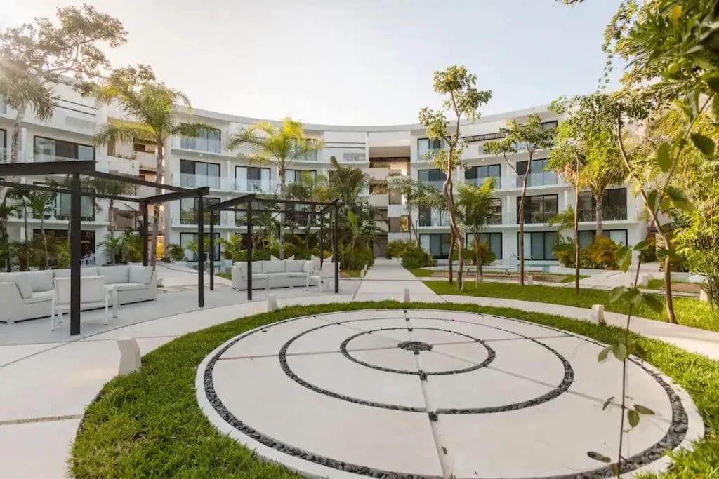 Image 6 of Luxe Studio with Pool, Coworking, Gym & Fast Wifi