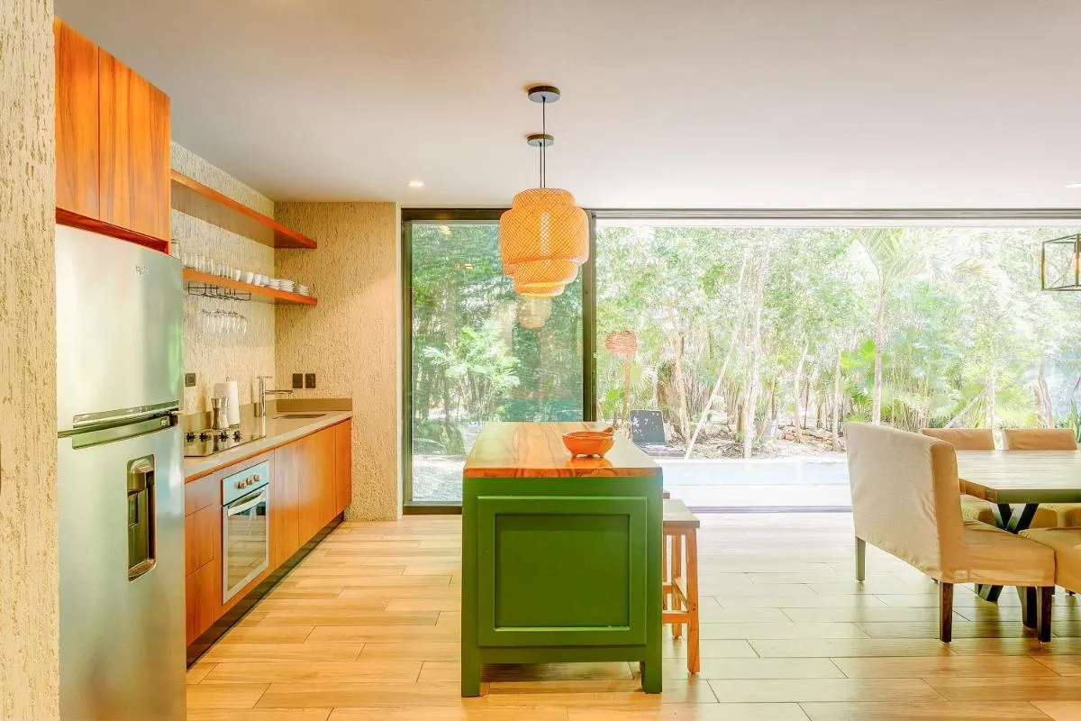 Image 6 of Luxurious Oasis Jacuzzi with Art Gallery and Pool