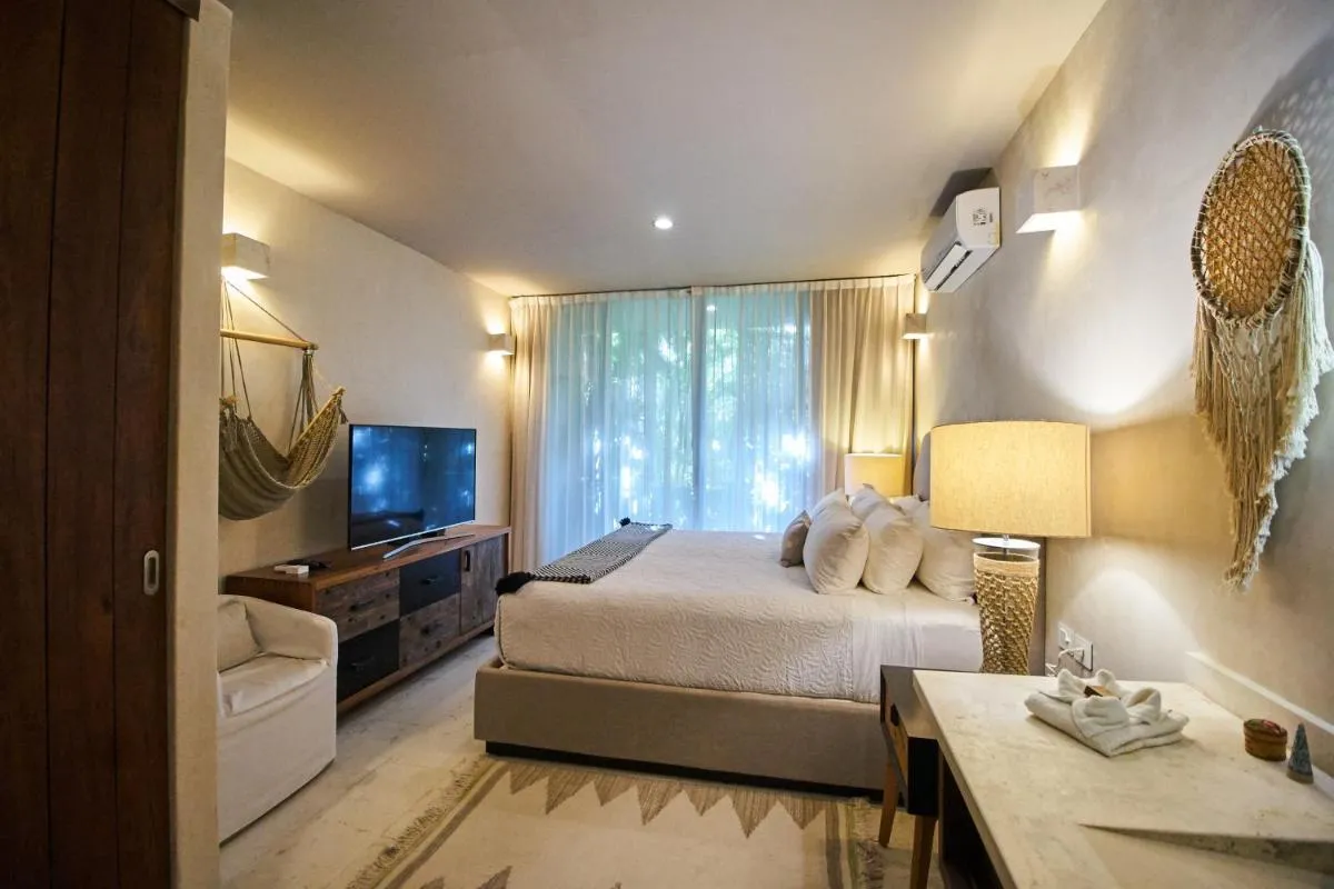 Image 5 of Luxury Apartment with Private Rooftop Pool, PPP Beach Club & Bikes Included