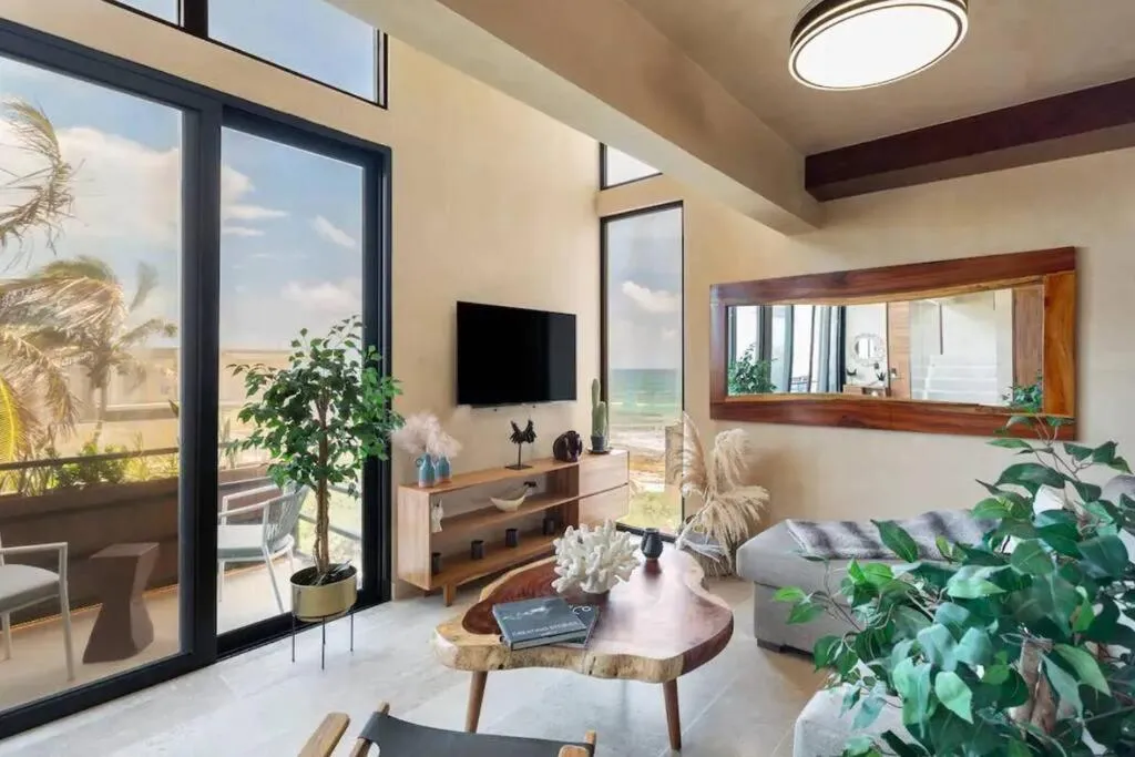 Image 4 of Luxury Beachfront Penthouse With Private Pool