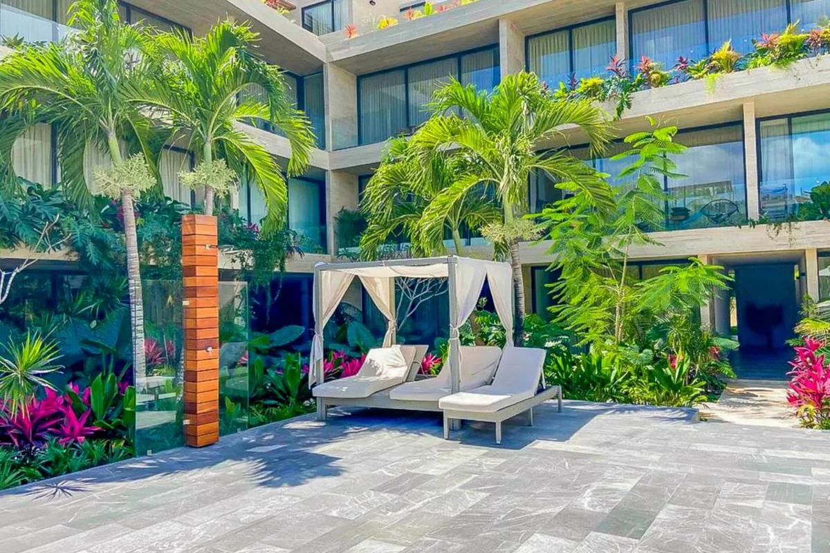 Image 5 of Mistiq E104