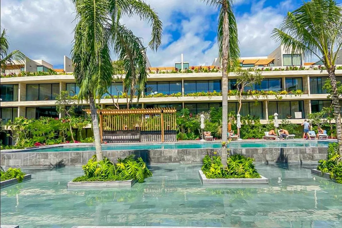 Image 2 of Mistiq E104