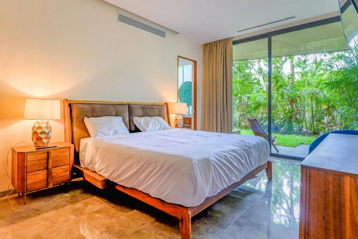 Image 6 of Mistiq E104