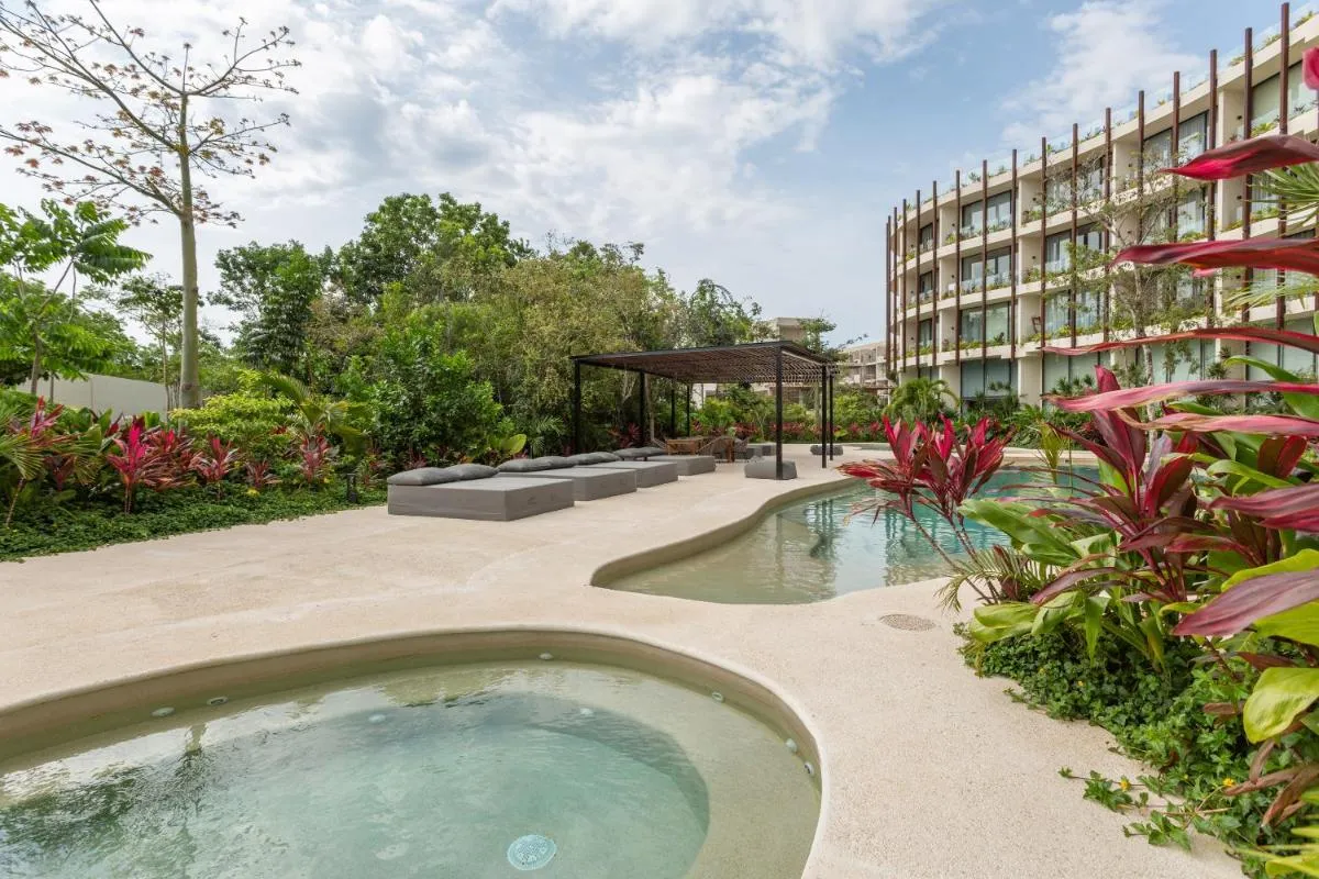 Image 6 of Mistiq Gardens